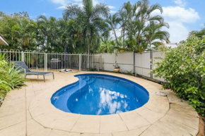 Ah Mat Bungalow - Tropical Darwin Stay with Pool